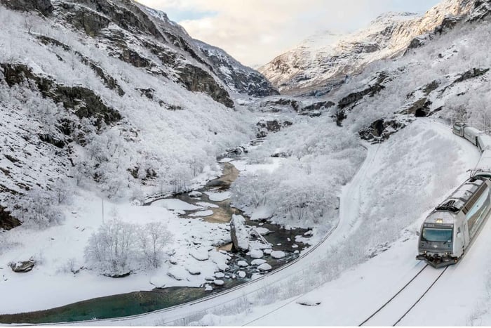 Zimowa wycieczka do wioski wikingów, rejs po fiordzie Nærøyfjord i kolejka Flåm