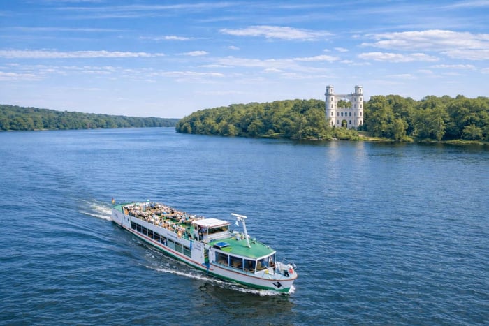 Berlin: 7 Lakes Boat Tour through the Havel Landscape