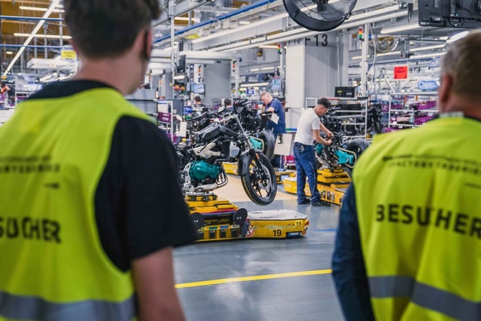 Berlin: BMW Motorradproduktion – Sieh dir an, wie Motorräder gebaut werden