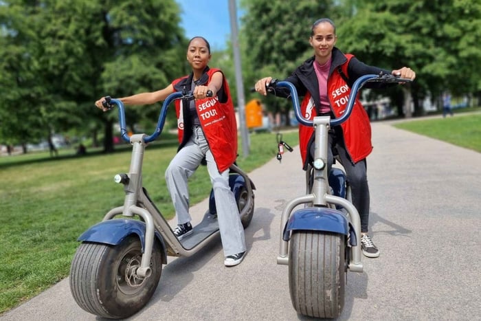 Ciudad de Berlín: Tour guiado de 2 horas en E-Scooter Fat Tire