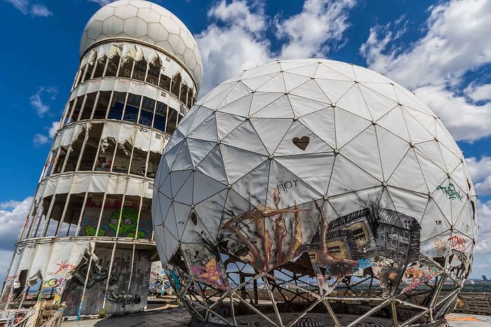 Berlin: Cold War Walking Private Tour with Guide