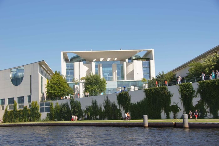 Berlin: Dinner Cruise on the Spree with Prosecco