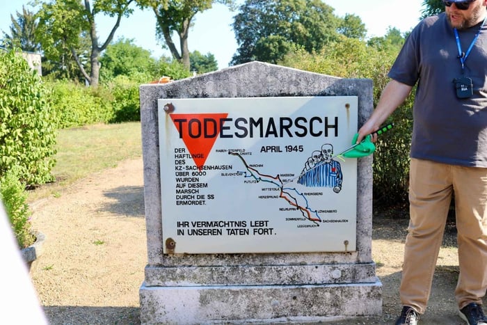 Berlin: Historical Tour along the Death March Path with Car