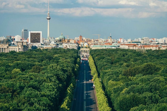 Berlin: Private Walking Tour with Hidden Gems