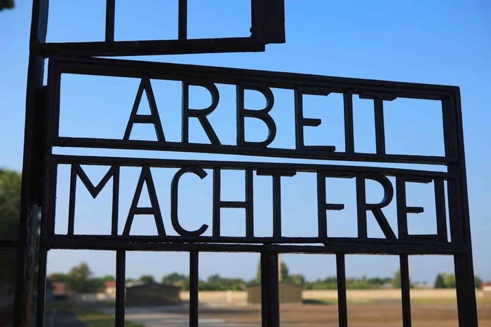 Berlin: Sachsenhausen Memorial 6-Hour Tour in Spanish