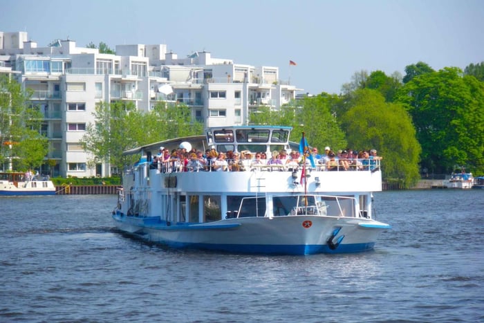 Båttur från Treptow till Berlins stadskärna
