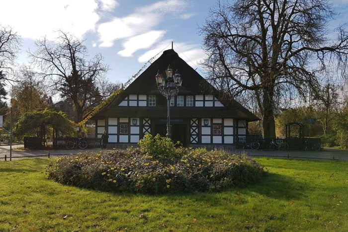 Dahlem Tour: Villas and Science, Fields and Allies