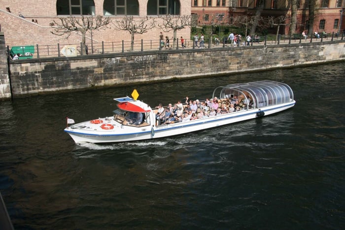 E-Boat Sightseeing Spree Cruise in German & English