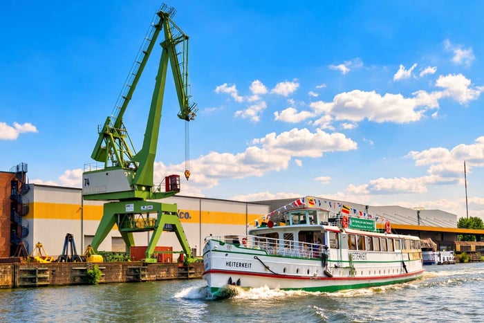 Berlim: passeio de barco pelo porto de Spandau com guia