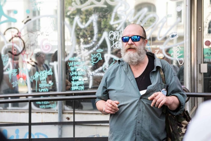 Homeless on chic streets: city tour in Berlin from personal experience