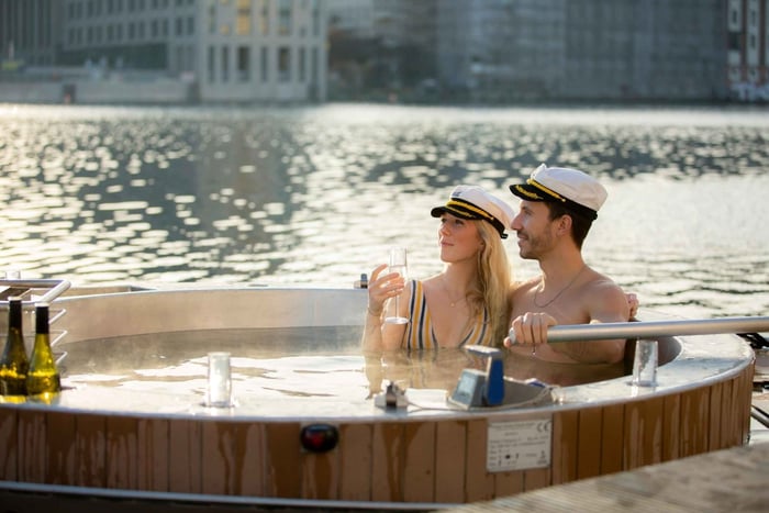 Romantic Special on a Steamboat with Champagne and Roses