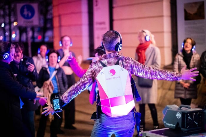 Spaziergang und Tanz – Silent Disco Tour mit 80er-/DJ-Favoriten