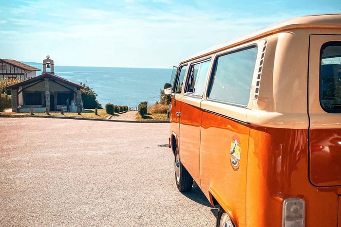 Kystlinjetur i det franske Baskerland i en 70'er VW minibus