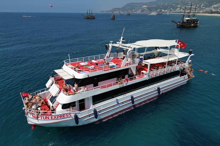 Marmaris: Luxus-Bootstour mit Mittagessen – klimatisiertes Boot