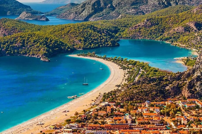 Aéroport de Milas-Bodrum : visite privative du centre de Bodrum pendant l'escale