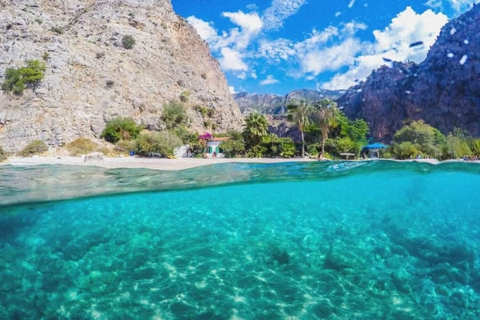 Ölüdeniz: Sininen luola, Perhoslaakso ja lounasveneretki