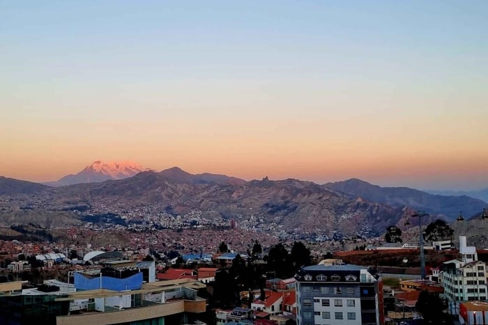 Cultural La Paz: Cemetery, Museums and Cable Car between Buildings