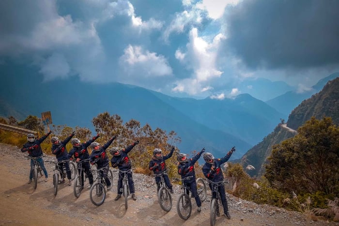 Von La Paz aus: 3-tägige Radtour Todesstraße & Uyuni Salzwüste