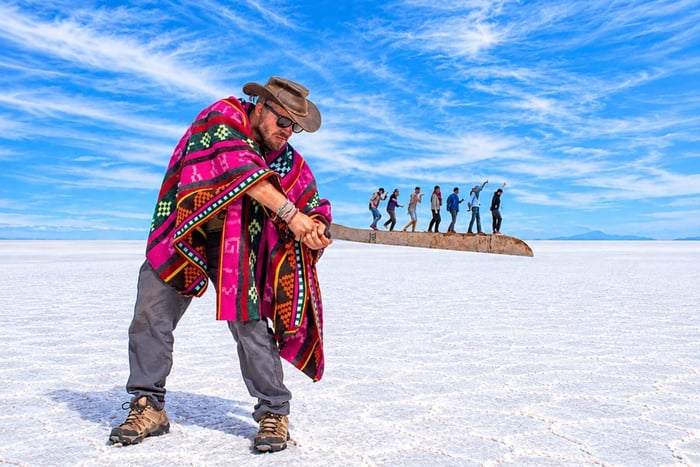 From Uyuni: 1-Day Uyuni Salt Flats Tour with Lunch & Sunset