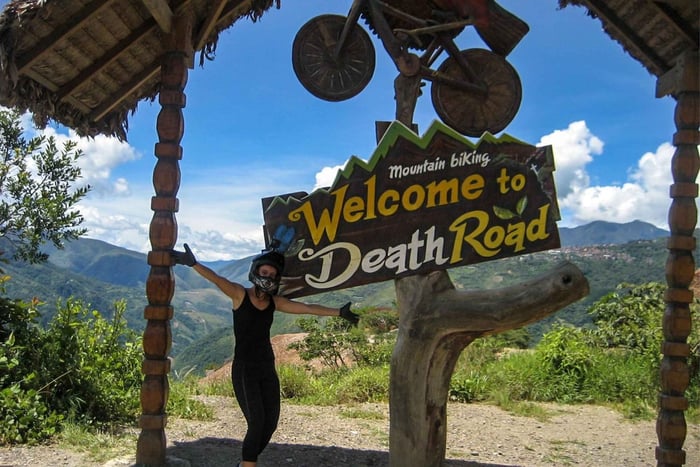 La Paz: 5-Day Round-Trip Death Road, Uyuni & Colored Lagoons