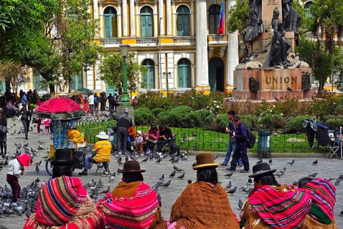 La Paz: A Political & Anthropological Experience