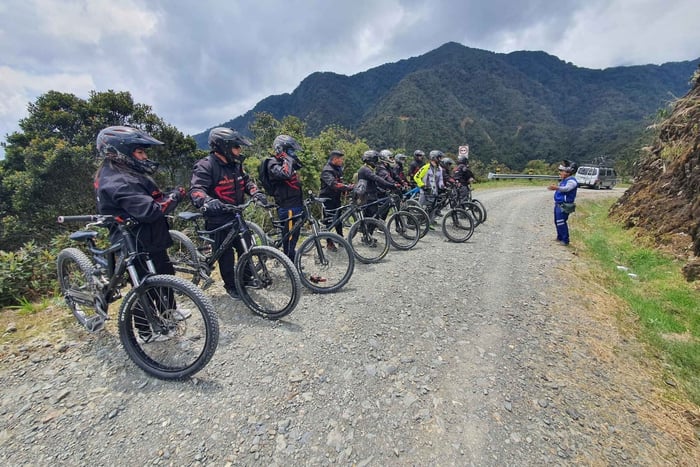 La Paz: Tour guidato in mountain bike sulla Strada della Morte con pranzo