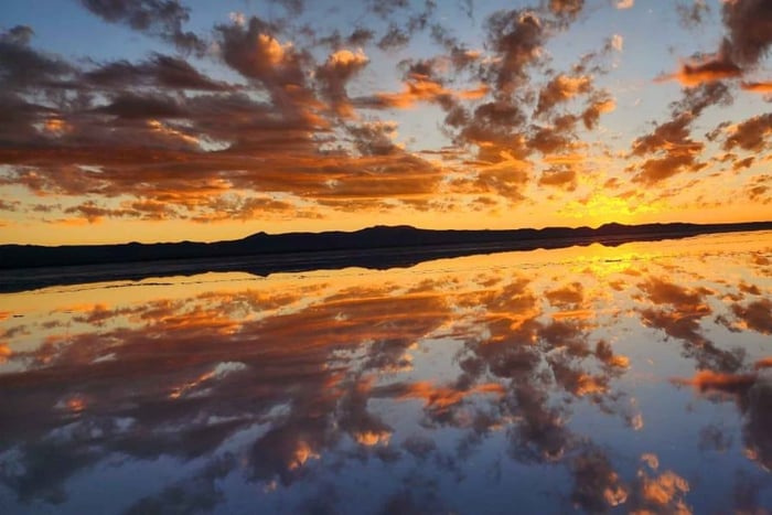 Uyuni Salt Flat: Sunset and Starlight Experience