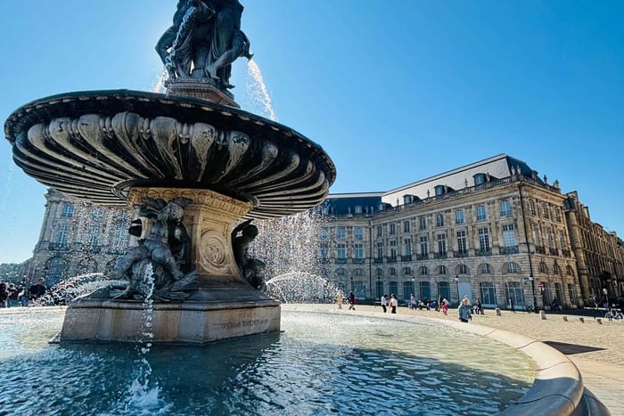 Bordeaux City: Private Guided Tour with Myriam, Expert Guide