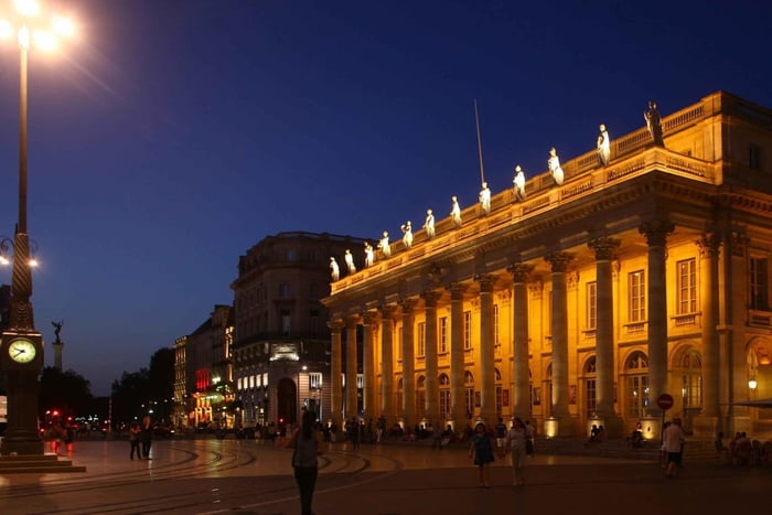Bordeaux: Night Walking Tour with Tram Ride