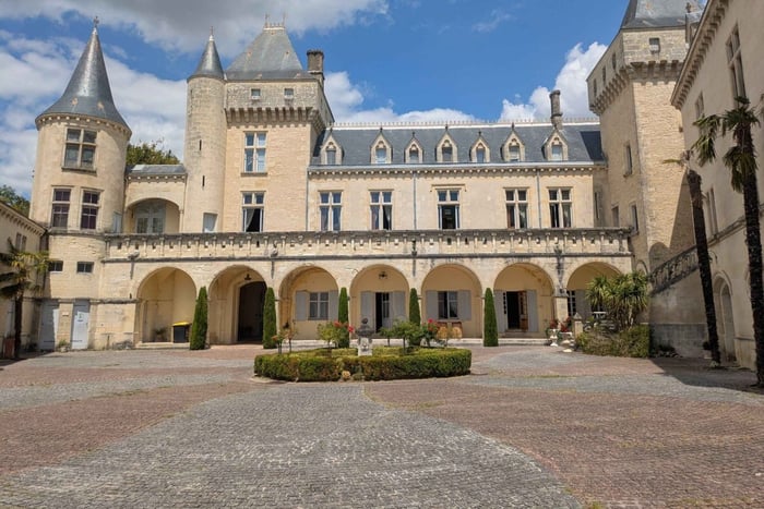 Outstanding Architecture during this Bordeaux Wine Tour