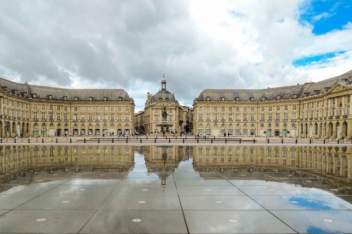 Private Historical Walking Tour in Bordeaux