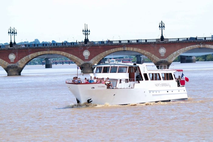 River Garonne Cruise with Glass of Wine and Canelé