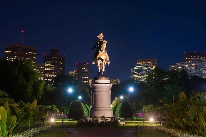 Boston Night Driving Tour with Sunset Harbor Cruise