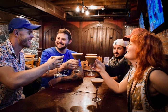 Wyprawa od baru do baru po śladach historii rewolucji w Bostonie z drinkami