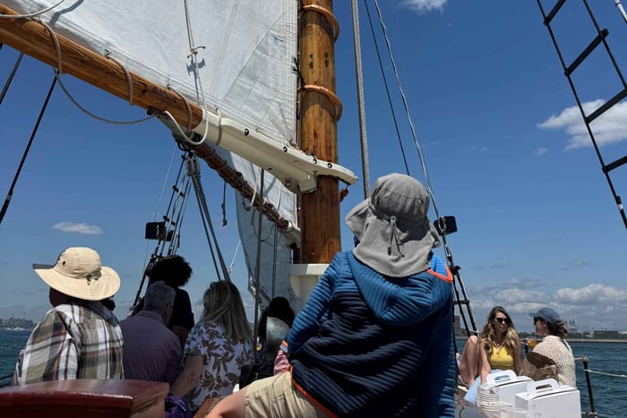 Boston: navigazione nel porto delle navi a vela