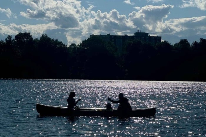 Newton: Charles River Canoe Rental