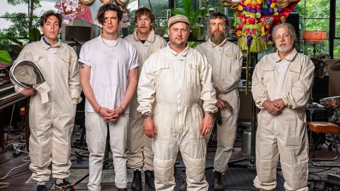 Modest Mouse z Caroline Rose