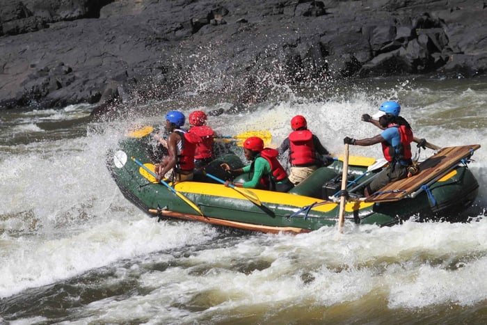 2-tägige Sambesi-Rafting- und Nashorn-Safari & Tour zum Chobe-Nationalpark