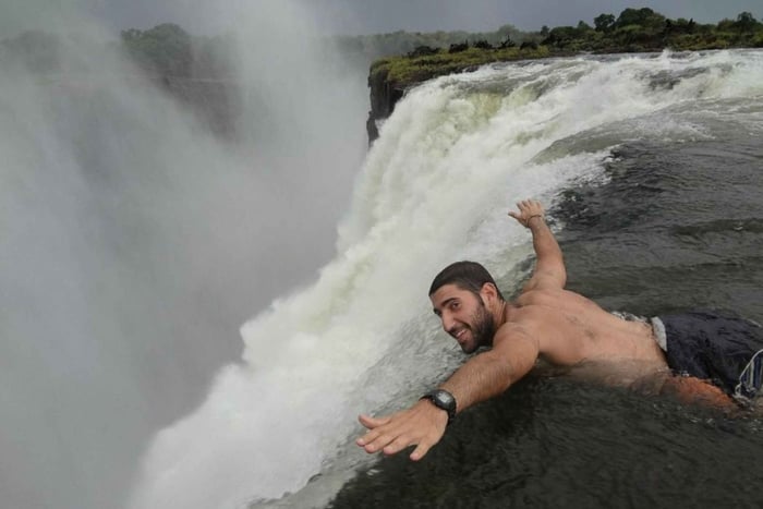Fra Kasane: Dagstur til Victoria Falls og møde med næsehorn