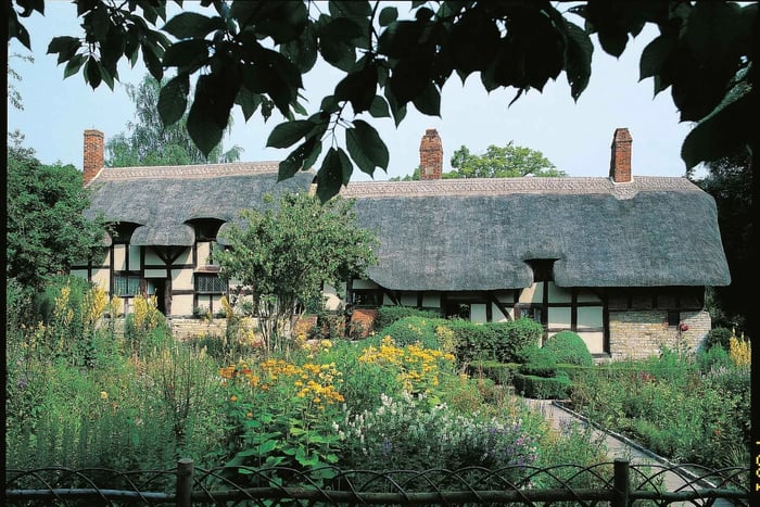 From Brighton: Stratford-upon-Avon & The Cotswolds Day Trip