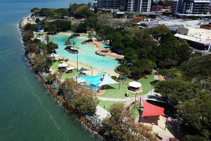 Brisbane: Redcliffe Peninsula Bee Gees and History Tour