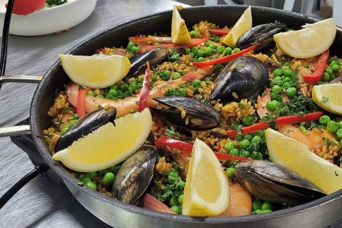 Spansk tapas- og paellamadlavningskursus med måltid