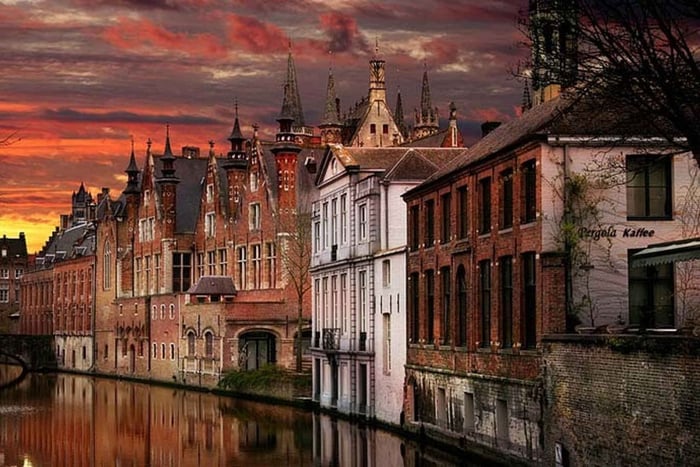 Von Brüssel: Brügge-Tagestour mit optionaler Bootstour (ES)