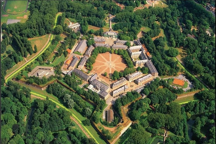 From Brussels: Lille, Cambrai, and Quesnoy Heritage Day Trip