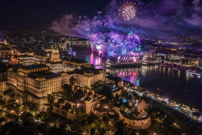 Dinner-Bootsfahrt am 20. August mit Getränken & Feuerwerk