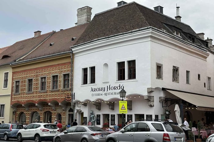 Buda Slotstur: Historie og arkitektur