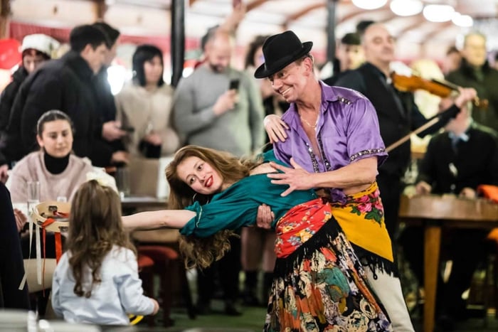 Budapest: Dinner Cruise with Live Music and Folk Dance Show