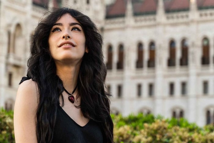 Fotoshooting am Parlamentsgebäude, an der Kettenbrücke und an der Donau in Budapest