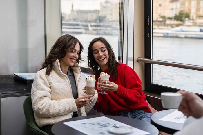 Budapest Sightseeing Cruise with Welcome Drink