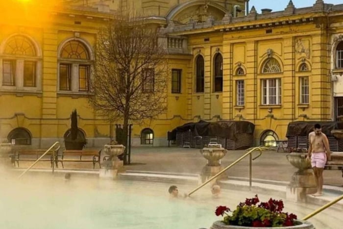 Budapest: Sisäänpääsy Széchenyin kylpylään ja yksityinen kuljetus